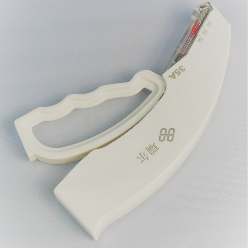 Disposable skin stapler